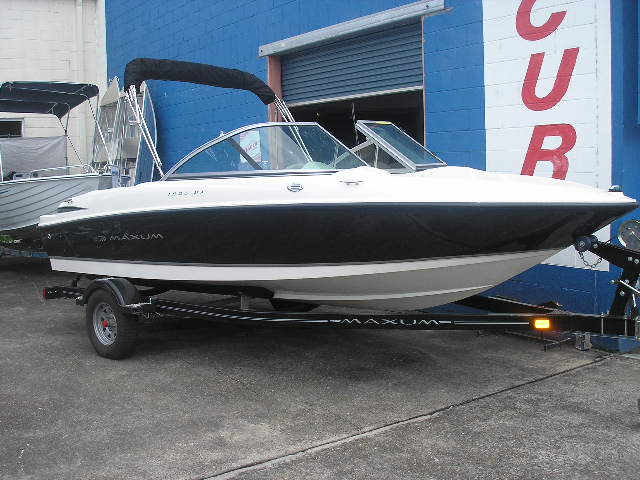 maxum marine